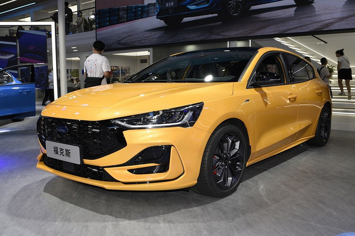Tại triển lãm Ô tô Trùng Khánh 2022 hiện đang diễn ra tại Trung Quốc, hãng Ford đã mang phiên bản mới của dòng xe cỡ C Focus đến trưng bày và giới thiệu. Cũng trong sự kiện này, hãng Ford đã công bố giá bán của Ford Focus 2022 mới tại thị trường Trung Quốc.