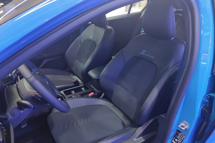 "Trái tim" của Ford Focus 2022 tại thị trường Trung Quốc là động cơ xăng EcoBoost 4 xi-lanh, tăng áp, dung tích 1.5L mới, tạo ra công suất tối đa 177 mã lực và mô-men xoắn cực đại 243 Nm.