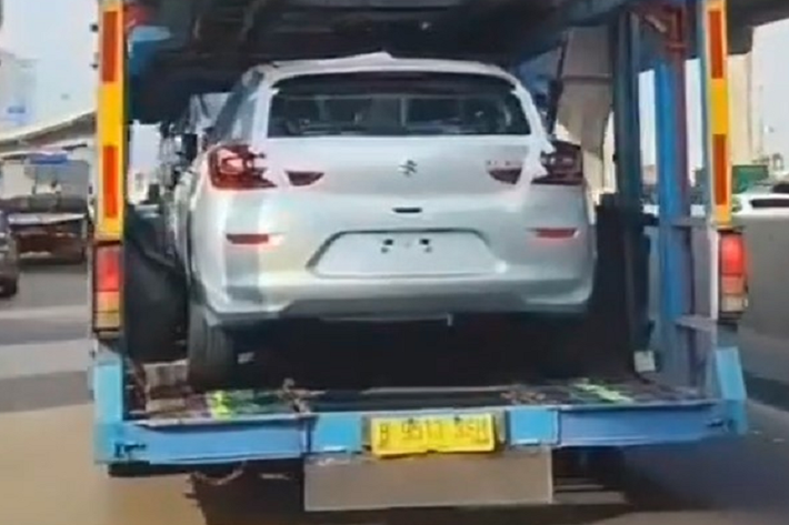 Đến nay, tin đồn này sắp trở thành sự thật khi người ta bắt gặp những chiếc Suzuki Baleno 2022 giá rẻ được chở bằng xe lồng trên đường phố Indonesia.