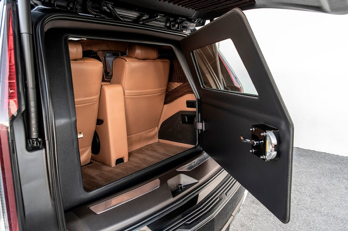 Theo AddArmor by Quality Coachwork, chiếc Escalade này có các tấm bảo vệ đạn đạo trọng lượng nhẹ B6 AR 500 trị giá 80.000 USD ở hai bên sườn, nóc, và sàn. Các tính năng an toàn khác bao gồm hệ thống PA còi báo động để giúp phân tán đám đông và lốp run-flat để đảm bảo rằng chiếc xe có thể tiếp tục lái xe an toàn ngay cả khi bị tấn công.