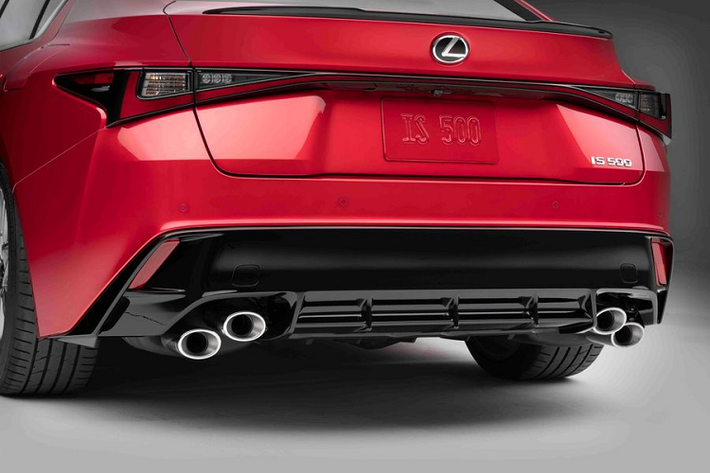 Giá xe Lexus IS 500 F Sport Performance tại Nhật Bản chưa được công bố, xe bán ra bắt đầu từ ngày 25/8 với số lượng giới hạn 500 chiếc được phát hành thông qua hình thức rút thăm. Giá bán của mẫu xe hiện chưa được được nhà sản xuất công bố.