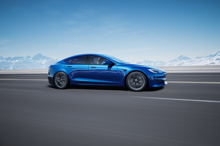 Theo nghiên cứu của Tesla, hầu hết chủ sở hữu xe Tesla chạy điện đều hài lòng khi sử dụng điện thoại di động để đóng / mở cửa xe. Ngoài ra, họ có thể sử dụng thẻ khóa, nhưng điện thoại thông minh vẫn là lựa chọn ưu tiên.