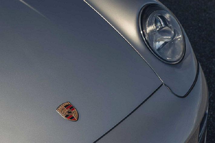 Porsche 911 993R độ Paul Stephens Autoart nhẹ, mạnh mẽ hơn so với mẫu xe nguyên bản. Porsche 911 được trang bị động cơ flat-six dung tích 3.8 lít, mức dung tích này đã được tăng lên từ mức dung tích 3.6 lít nguyên bản.