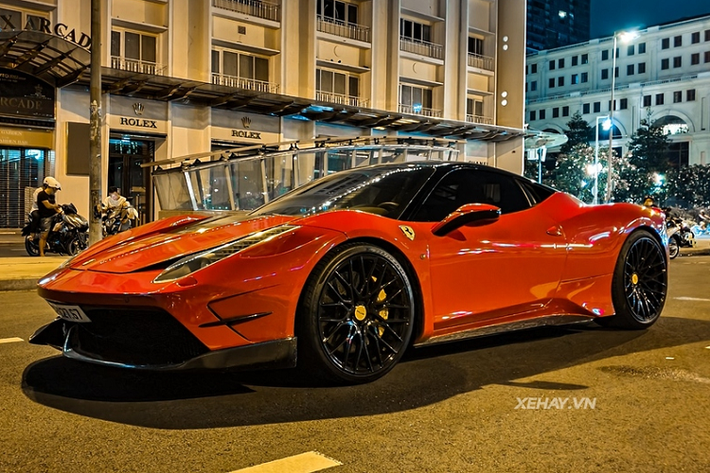 Hiện tại," siêu ngựa" Ý được độ bodykit từ hãng Misha Designs, với hốc lốp mở rộng, nẹp sườn sợi carbon, cản trước - sau tinh chỉnh đồng thời nâng cấp cả nắp ca-pô.