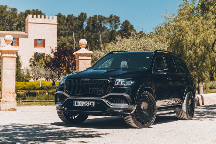 Đi kèm là lưới tản nhiệt có logo Brabus, ống xả lớn hơn và gói trang trí Shadow Chrome.