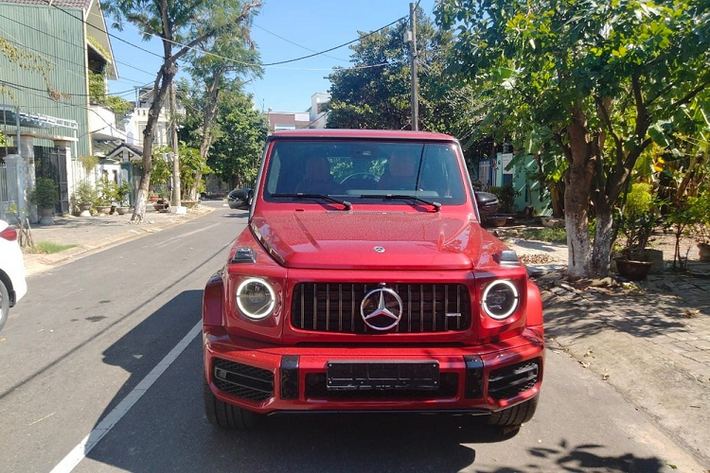 Ngoài Mercedes-Maybach S680, đại gia Quảng Ninh còn sắm 2 chiếc xe SUV khác nhau là Mercedes-AMG G63 thuộc dòng SUV hạng sang, còn Lincoln Navigator L Black Label là SUV hạng sang cỡ lớn.