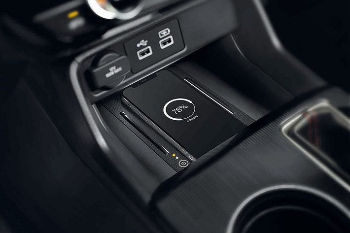 Khi mua Honda Civic e:HEV 2022, khách hàng Thái Lan có thể chọn các màu sơn ngoại thất như đỏ Ignite Red (dành riêng cho bản RS), đen Black Crystal, trắng Platinum White, xám Meteoroid Gray, bạc Lunar Silver và xanh dương Morning Mist Blue (dành riêng cho bản EL+).