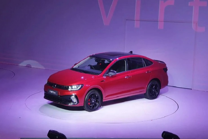 Vào hôm 8/3/2022 vừa qua, hãng Volkswagen đã chính thức vén màn phiên bản mới của dòng sedan cỡ nhỏ Virtus trong sự kiện tổ chức tại Ấn Độ. Đây đồng thời cũng là thị trường đầu tiên trên thế giới đón nhận Volkswagen Virtus 2022 mới. Ngoài Ấn Độ, mẫu sedan cỡ B này dự kiến còn được bán ở 25 thị trường khác trên toàn cầu.