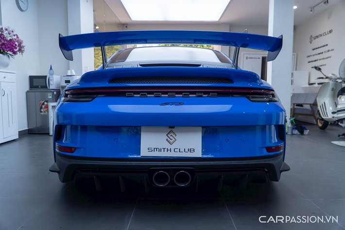 Giá xe Porsche 911 GT3 2022 vẫn còn là ẩn số tại thị trường Việt, tuy nhiên mức giá đồn đoán không dưới 16 tỷ đồng. Đây là chiếc xe xứng đáng có mặt trong bộ sưu tập của nhiều doanh nhân yêu xe, mê tốc độ.