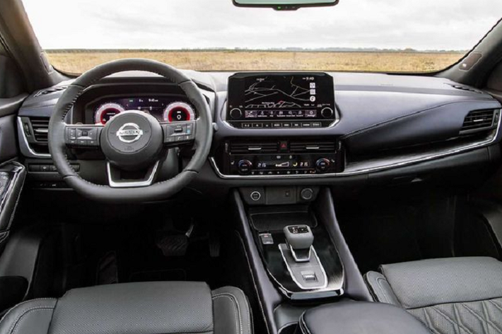 Bước vào trong cabin, Nissan Qashqai e-Power được trang bị nhiều công nghệ hiện đại, bao gồm một màn hình công cụ kỹ thuật số 12,3 inch và màn hình cảm ứng 9 inch cho hệ thống thông tin giải trí, tương thích cả Android Auto và Apple Car Play.