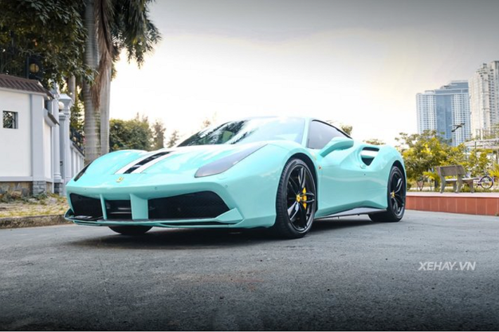 Được biết, hiện nay chiếc siêu xe Ferrari 488 GTB đang thuộc sở hữu của một showroom xe sang, siêu xe có tiếng ở Sài Gòn. Trước đó, chiếc xe đã qua tay một vài đời chủ nhưng tình trạng xe bây giờ vẫn còn rất mới.
