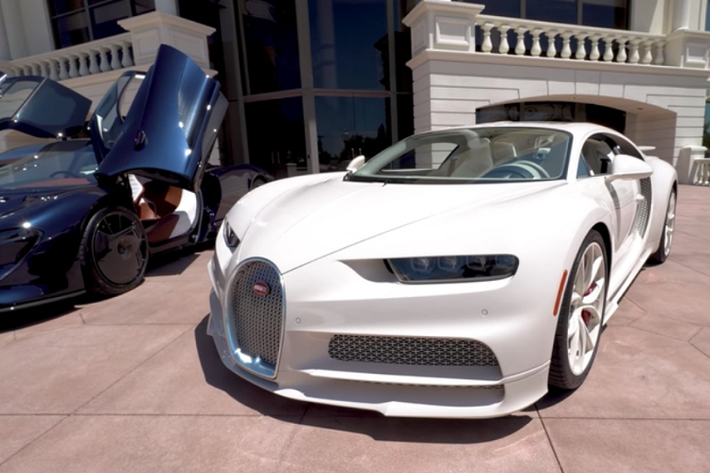 Cánh gió sau của Chiron Hermes Edition được khắc logo chú ngựa truyền thống, biểu tượng của làng thời trang xa xỉ Paris. Được biết, kế hoạch chế tạo siêu phẩm Chiron Hermes Edition được bắt đầu từ năm 2016, chỉ một năm sau khi Chiron chính thức ra mắt công chúng toàn cầu.