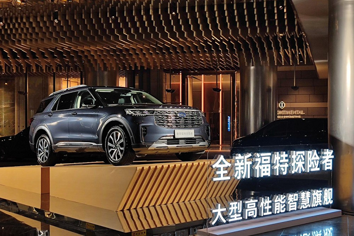 Ngày 28/7/2022 vừa qua, hãng Ford đã chính thức giới thiệu phiên bản nâng cấp giữa vòng đời của dòng SUV cỡ lớn Explorer ở thị trường Trung Quốc. Tại thị trường này, Ford Explorer 2023 mới được chia thành 3 phiên bản, bao gồm Trend, Titanium và ST-Line.