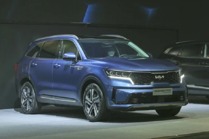 Nhiều khả năng phiên bản Hybrid của Sorento sẽ được cho ra mắt thị trường Việt trong quý III năm nay. Sau khi bán ra, Kia Sorento phiên bản Hybrid sẽ bổ sung thêm lựa chọn cho khách hàng, bên cạnh Kia Sorento phiên bản máy xăng 2.5L và máy dầu 2.2L hiện tại.