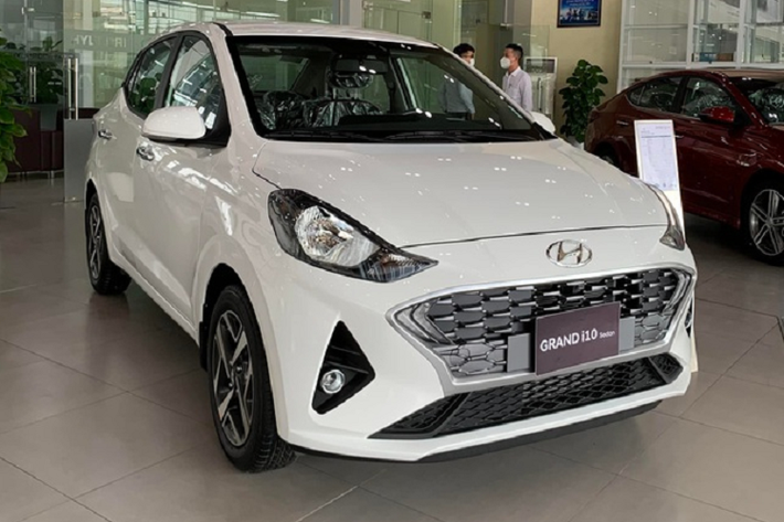 Động cơ của Grand i10 AT là loại 4 xy-lanh, dung tích 1.2L cho công suất 87 mã lực và mô-men xoắn cực đại 120Nm, kết hợp cùng hộp số tự động 5 cấp.