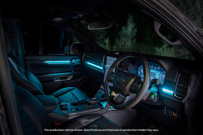 Ford Everest thế hệ mới sở hữu nhiều trang bị an toàn và hỗ trợ lái bao gồm hệ thống điều khiển hành trình thích ứng thông minh, hỗ trợ đánh lái tránh né. Ngoài ra còn có chức năng hỗ trợ phanh khi lùi, hỗ trợ va chạm trước, hệ thống cảnh báo điểm mù.