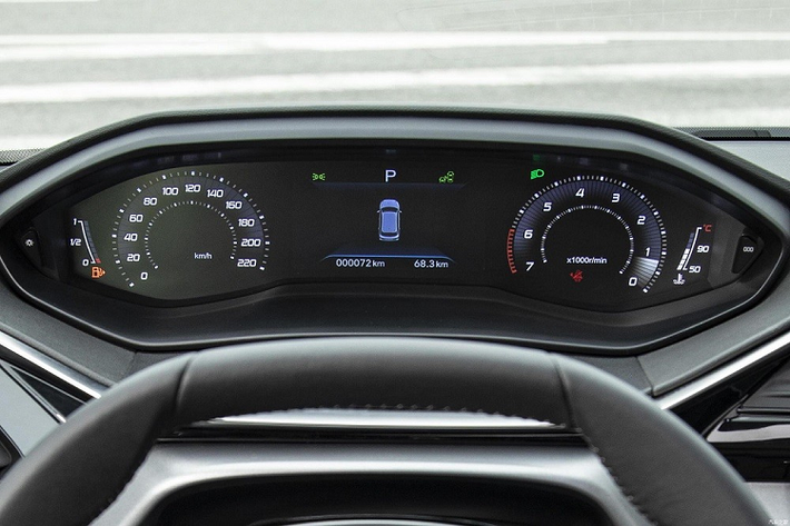 Bên trong Peugeot 408 2022 là không gian nội thất tạo cảm giác hiện đại và công nghệ cao. Mẫu sedan cỡ C này tiếp tục được áp dụng ý tưởng thiết kế i-Cockpit quen thuộc của hãng Peugeot.