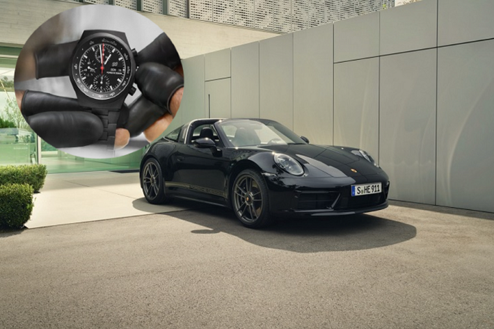 Năm 1972, F.A. Porsche và anh trai Hans-Peter của mình đã thành lập nên Porsche Design như một thương hiệu có thể mang các nguyên tắc vốn có của Porsche để tạo ra nhiều sản phẩm vượt ra khỏi thế giới ôtô. Sản phẩm đầu tiên của họ là một chiếc đồng hồ màu đen ra mắt cách đây tròn 50 năm. Giờ đây, chính chiếc đồng hồ đầu tiên đó đã truyền cảm hứng cho một phiên bản Porsche 911 Targa đặc biệt.