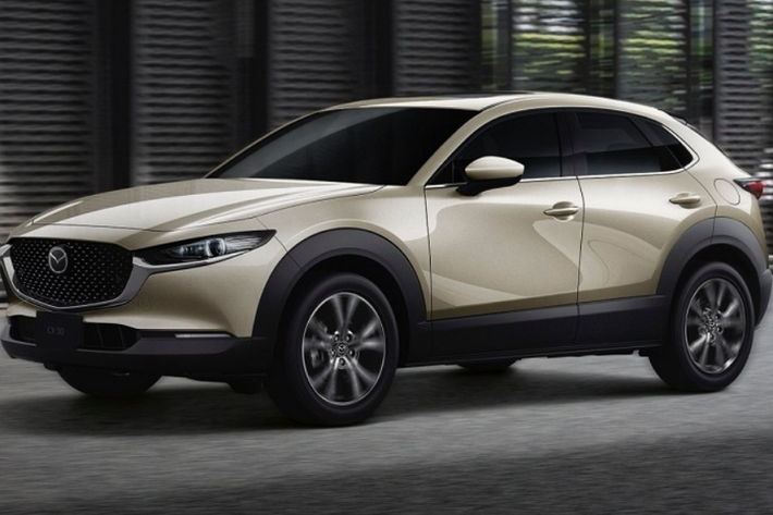 Mazda CX-30 2022 mới đã ra mắt thị trường Mỹ vào hồi đầu tháng 1 năm nay. Chẳng bao lâu sau đó, mẫu SUV cỡ B này tiếp tục được giới thiệu tại thị trường Đông Nam Á, cụ thể là Thái Lan. Tại thị trường Thái Lan, xe được chia thành 3 bản trang bị, bao gồm C, S và SP. Giá xe Mazda CX-30 2022 ở thị trường này dao động từ 989.000 - 1.199.000 Baht (khoảng 677 - 821 triệu đồng).