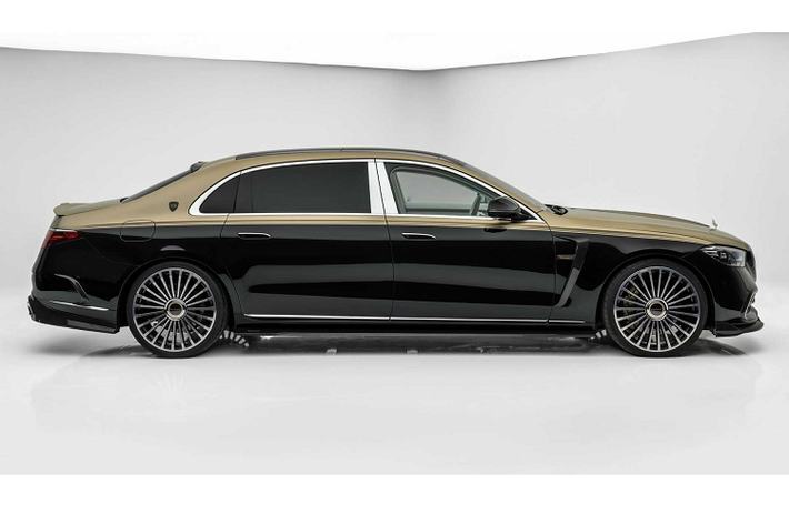 Chiếc sedan siêu sang đến từ Đức được nâng cấp với một bộ Bodykit ấn tượng bằng carbon cao cấp bao gồm các chi tiết như phần líp trước, líp hông cũng như bộ khuếch tán sau.