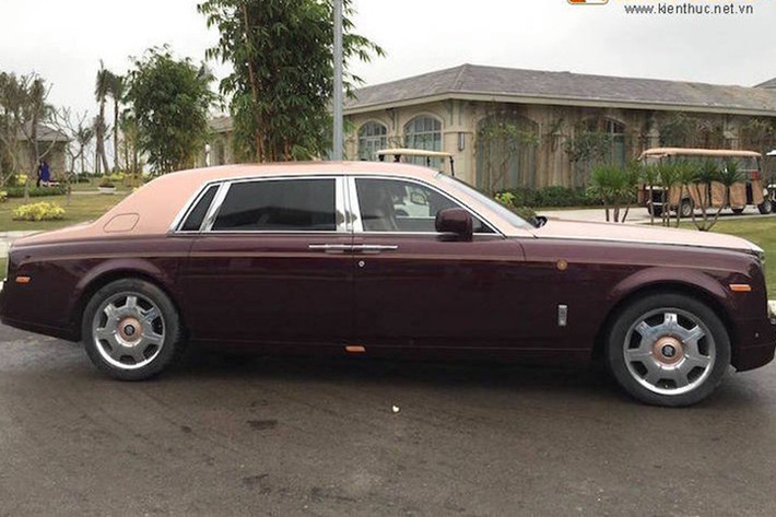 Và càng tự hào hơn khi Rolls-Royce Phantom Sacred Fire là 1 kiệt tác chỉ có 1 trên thế giới và đã được hãng xe Rolls-Royce công bố rộng rãi trên trang chủ của mình khiến không ít truyền thông quốc tế ngỡ ngàng trước sự chịu chơi của nhà giàu Việt.