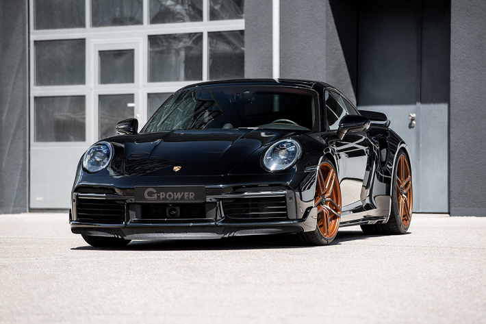  Porsche 911 992 thế hệ mới còn là sự lựa chọn phù hợp cho những người chơi xe muốn nâng cấp chiếc xe của mình. Hiện tại, trên thị trường đã xuất hiện rất nhiều gói nâng cấp cho mẫu xe thể thao hiệu năng cao này.