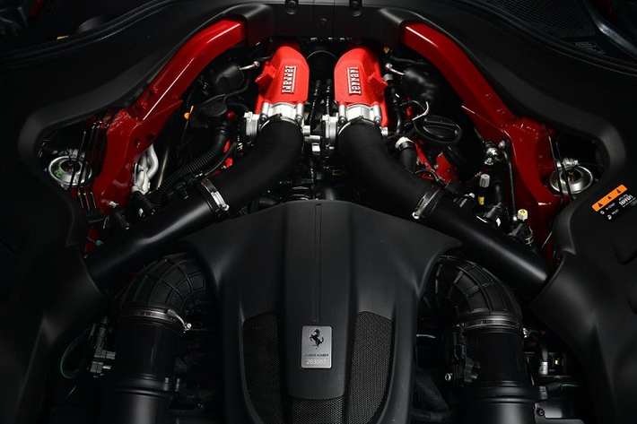 Ferrari Portofino M thay đổi nhiều nhất ở đuôi xe so với Ferrari Portofino với cản va sau thiết kế lại hoàn toàn, phù hợp với ống xả đã được tinh chỉnh nhằm mang đến âm thanh thú vị hơn.