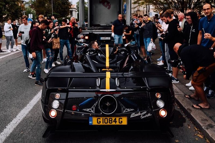 Zonda HP Barchetta là phiên bản đặc biệt của dòng siêu xe Pagani Zonda ra đời nhằm kỷ niệm sinh nhật lần thứ 60 của nhà sáng lập Horacio Pagani vào năm 2017 với số lượng giới hạn chỉ 3 chiếc trên toàn thế giới. Mức giá xe Pagani Zonda HP Barchetta bán ra là 17,5 triệu USD (khoảng 340 tỷ đồng) và là mẫu xe thương mại đắt nhất thế giới.