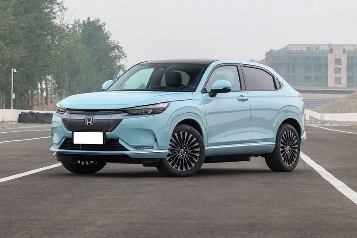 Sau khi tung ra mẫu SUV thuần điện e:NS1 tại thị trường Trung Quốc vào hồi tháng 4 năm nay, hãng Honda tiếp tục công bố giá bán tạm tính của e:NP1 Extreme 1, dao động từ 175.000 - 218.000 Nhân dân tệ (khoảng 612,5 - 763 triệu đồng). Tương tự e:NS1, Honda e:NP1 Extreme 1 2023 mới cũng được coi là phiên bản thuần điện của HR-V.