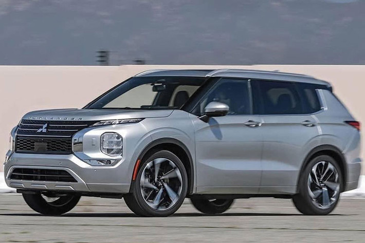 Về truyền động, Mitsubishi Outlander 2022 tại Việt Nam sử dụng động cơ 2.0 MIVEC, cho công suất 145 mã lực tại 6.000 vòng/phút và mô-men xoắn 196 Nm tại 4.200 vòng/phút. Động cơ này đi cùng hộp số tự động vô cấp CVT. Tại thị trường Việt Nam, Mitsubishi Outlander cạnh tranh trực tiếp với các đối thủ như Honda CR-V, Nissan X-Trail, Mazda CX-5 hay Hyundai Tucson.