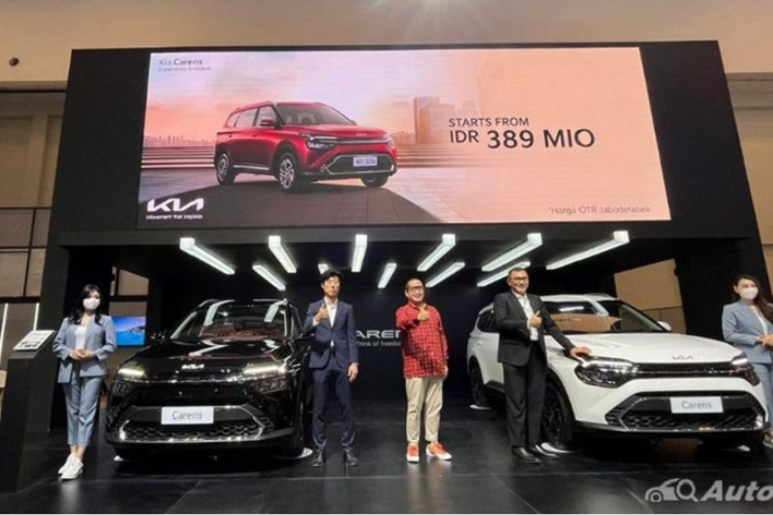 Tại triển lãm Ô tô Quốc tế Gaikindon Indonesia (GIIAS) 2022, hãng xe Hàn Quốc đã mang mẫu MPV cỡ nhỏ Kia Carens thế hệ mới đến trưng bày và giới thiệu. Trên thực tế, đây không phải là lần đầu tiên Kia Carens 2022 được trưng bày tại Indonesia. Vào hồi tháng 3 đầu năm nay, mẫu MPV này từng xuất hiện trong sự kiện Jakarta Auto Week 2022.