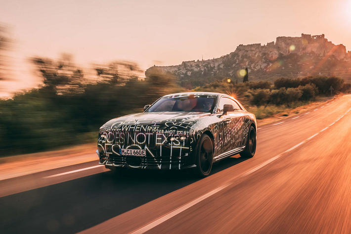 Chiếc Electric Super Coupé này sẽ là chiếc xe siêu sang chạy hoàn toàn bằng điện đầu tiên có các chuyến đi thử nghiệm xuyên lục địa trong chương trình thử nghiệm dài 2,5 triệu Km.