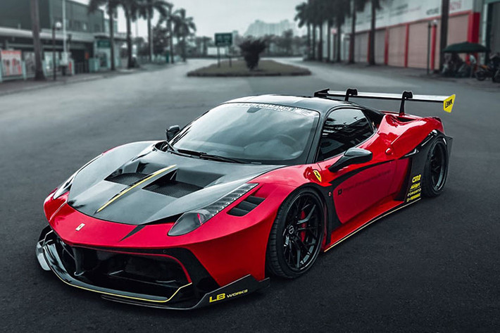 Kết hợp cùng hộp số ly hợp kép 7 cấp, siêu xe Ferrari 458 Italia mất khoảng thời gian 3,4 giây để tăng tốc từ vị trí xuất phát lên 100 km/h trước khi đạt tốc độ tối đa khoảng 325 km/h. Mức giá xe Ferrari 458 Italia độ khủng này hiện vẫn còn là một ẩn số.