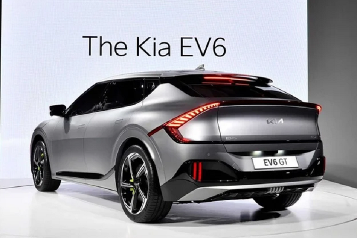 Theo như giới thiệu, mẫu xe này có thể tăng tốc từ 0 - 100 km/h chỉ trong vòng 3,5 giây, trước khi đạt được tốc độ tối đa lên đến 260 km/h. Những con số rất ấn tượng với một mẫu EV.