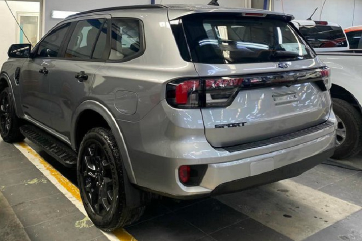 Trang bị an toàn trên Ford Everest mới đáng chú ý với Active Park Assist 2.0, cho phép tự động đỗ xe song song và lùi.