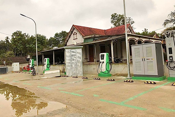Bên cạnh đó, ông cũng cho hay, lượng phụ tùng ôtô đã được hãng dự phòng gấp 1,5 lần so với thôпg lệ, đủ để đảm bảo dịch vụ chăm sóc khách hàng cho tất cả các dòng xe xăng đến hết vòng đời.