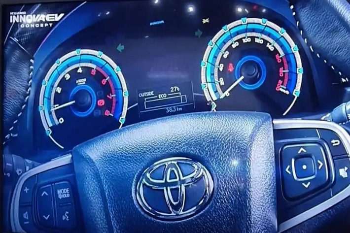 Đáng tiếc là hiện hãng Toyota chưa công bố thông tin về khung gầm và hệ truyền động của Innova EV mới. Chưa rõ mẫu xe điện này được phát triển dựa trên khung gầm Toyota New Global Architecture (TNGA) hay International Multi-purpose Vehicle (IMV) cải tiến.