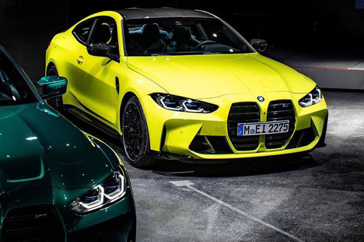 Dọc thân xe của BMW M3 Competition và M4 Competition được thiết kế táo bạo với các đường gân dập nổi kết hợp với gầm xe cao càng làm tăng tính thể thao và mạnh mẽ. Thiết kế này cũng giúp xe có thể dễ dàng di chuyển, chinh phục mọi địa hình.
