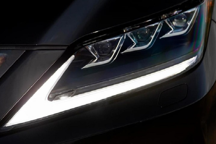 Đèn pha của Lexus RX450h