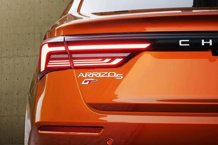 Hiện thông tin về kích thước và giá xe Chery Arrizo 5 GT 2022 vẫn chưa được hé lộ. Trong khi đó, Chery Arrizo 5 Plus thuộc phân khúc sedan cỡ C với chiều dài 4.710 mm, chiều rộng 1.825 mm, chiều cao 1.490 mm và chiều dài cơ sở 2.670 mm. Rất có thể kích thước của Chery Arrizo 5 GT 2022 cũng sẽ không thay đổi nhiều so với Arrizo 5 Plus.