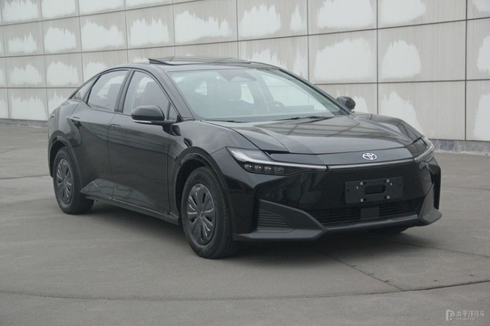 Theo kế hoạch được công bố vào hồi cuối năm ngoái, từ nay đến năm 20230, Toyota và Lexus sẽ tung ra thị trưởng tổng cộng 30 mẫu ôtô điện mới. Một trong số đó sẽ có một mẫu sedan thuần điện mang tên Toyota bZ3 2023 mới.