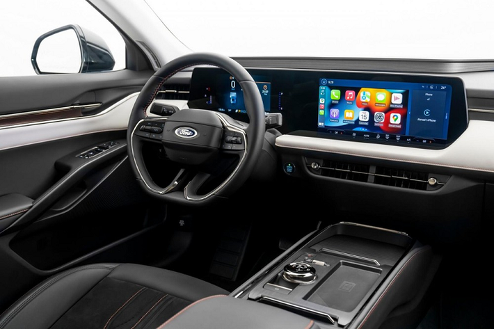 Thay vì phát triển xe mới, hãng Ford chỉ đổi tên của Mondeo thành Taurus và mang đến giới thiệu tại Trung Đông. Điều này cũng không hẳn là tệ vì Ford Mondeo thế hệ mới sở hữu cả thiết kế lẫn trang bị đều được đánh giá cao hơn trước. Tương tự Mondeo thế hệ mới ở Trung Quốc, Ford Taurus 2022 mới dành cho Trung Đông cũng sở hữu kích thước lớn, bao gồm chiều dài 4.935 mm, chiều rộng 1.875 mm, chiều cao 1.500 mm và chiều dài cơ sở 2.945 mm.