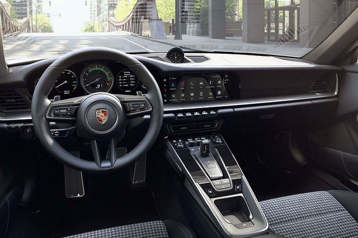 Tuy nhiên, gói tùy chọn này không được phát hành cho hai mẫu xe thể thao là GT3 và GT3 Touring. Gói này có thể được trang bị trên hầu hết các phiên bản bao gồm cả Porsche 911 Turbo 2022 và Carrera cơ sở.