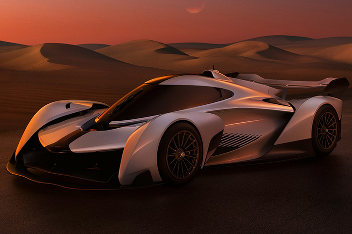 Mẫu xe này có thiết kế hoàn toàn khác biệt so với những dòng xe khác thuộc thương hiệu McLaren. Bruno Senna, tay đua và người thử nghiệm nguyên mẫu cho Solus GT nói với Bloomberg rằng việc lái chiếc xe này là một trải nghiệm hoàn toàn khác biệt khi so sánh với những siêu xe Mclaren khác.