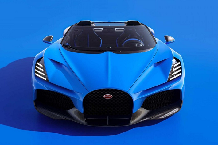 Chiếc Bugatti Mistral mui trần mới nhất được đặt tên theo một cơn gió thổi từ thung lũng sông Rhône, nơi cũng là nguồn cảm hứng vào những năm 1960 cho một chiếc coupe/mui trần cùng tên được bán bởi hãng xe Maserati và một chiếc Nissan Mistral những năm 1990 ở Nhật Bản.