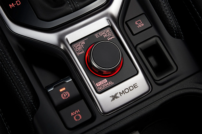 Có thể kể ra những công nghệ trên mẫu xe SUV Subaru Forester 2022 như Hệ thống đánh lái khẩn cấp tự động AES, Hệ thống điều khiển hành trình thích ứng với tính năng giữ làn, và Hệ thống chống lệch làn đường có khả năng nhận diện lề đường phòng trường hợp mất lái.