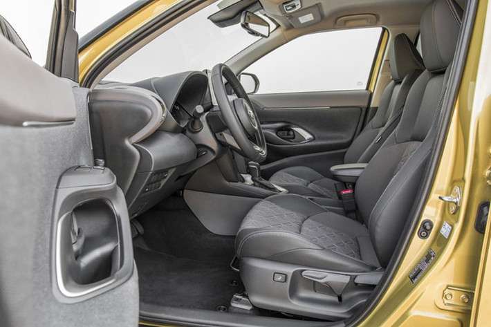 Ngoài một cấu trúc mới, Toyota Yaris Cross 2023 mới cũng có thể có một số khác biệt đáng kể về mặt thiết kế. Rất có thể, xe sẽ có phong cách thiết kế tương tự Toyota Yaris Cross đang bán tại Nhật Bản, Singapore và châu Âu hay Vios thế hệ mới.