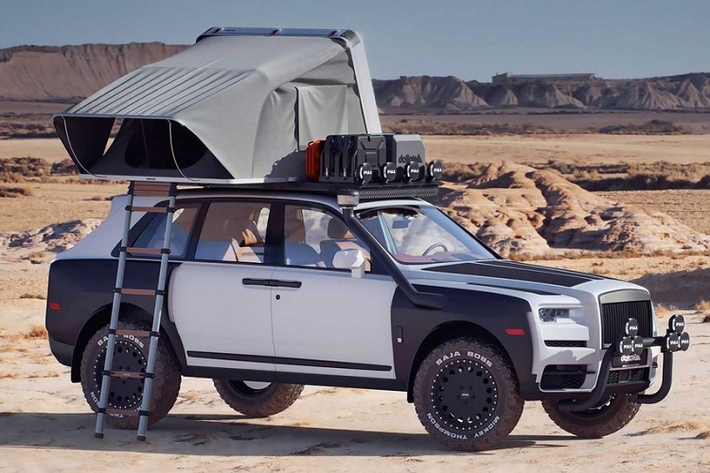 Bạn biết mình là một người rất giàu có khi phương tiện off-road kiểu overlander của bạn là một chiếc Rolls-Royce Cullinan độ đặc biệt. Chiếc xe overlander độc đáo trong ảnh dưới đây là một sản phẩm đến từ hãng độ xe Delta4x4 của Đức, và những trang bị độ mới giúp nó sẵn sàng đưa mọi người vào một hành trình off-road đầy tiện nghi. Nhà sản xuất cho biết rằng chiếc xe là đơn hàng ủy quyền từ một khách hàng sống tại Ả Rập.