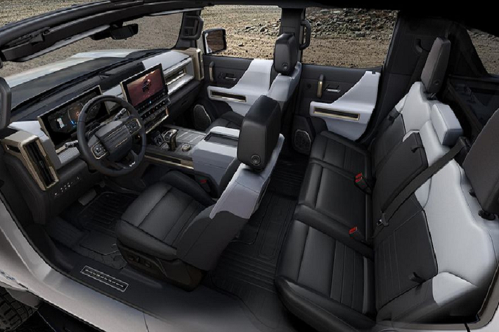 Lý giải sự thành công của GMC Hummer EV, bên cạnh yếu tố về thiết kế bắt mắt mang hơi hướng hiện đại, các trang bị đi kèm tiên tiến cùng hệ truyền động bằng điện thân thiện với môi trường.