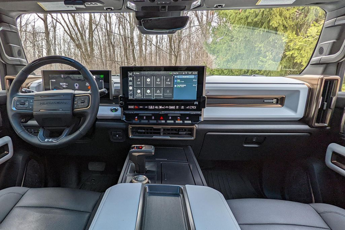 Ngay sau khi GMC chính thức mở bán, Hummer EV 2022 chạy điện đã nhanh chóng trở thành "hiện tượng" và thu về hơn 77.000 lượt đặt hàng trước.